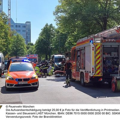 FW-M: Medizinischer Notfall führt zu Verkehrsunfall (Bogenhausen)