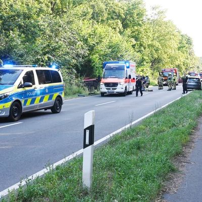 FW Pulheim: Stommeln - PKW landete im Straßengraben