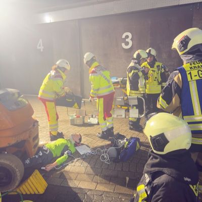 FW Kranenburg: Rund 75 Einsatzkräfte proben Menschenrettung bei Jahresübung in Nütterden