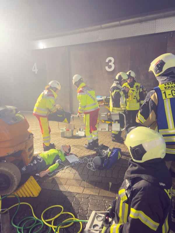 FW Kranenburg: Rund 75 Einsatzkräfte proben Menschenrettung bei Jahresübung in Nütterden