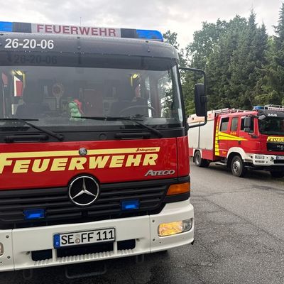 FW-SE: Feuer im Dachbereich einer Industriehalle