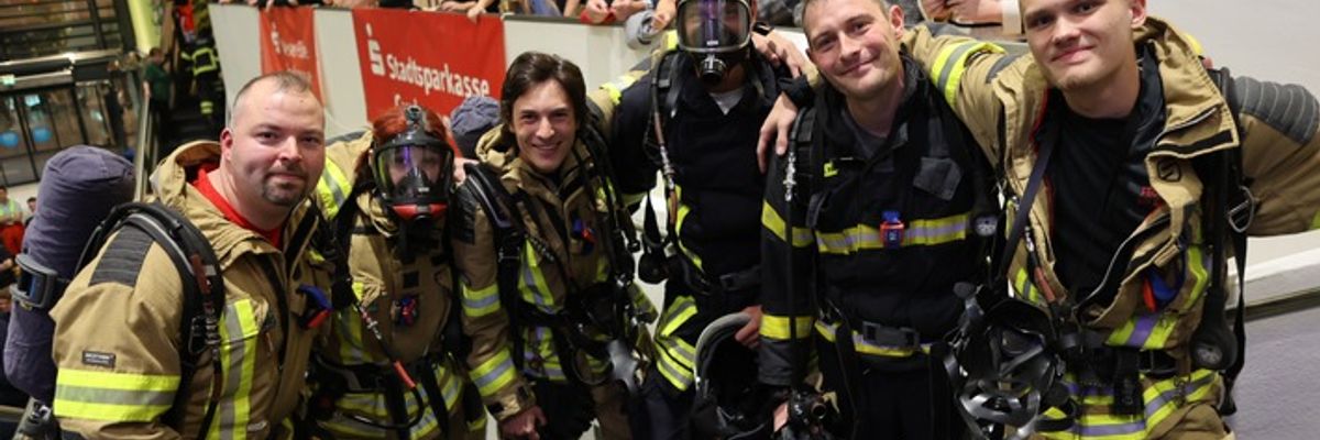 FW Bremerhaven: Feuerwehr Bremerhaven überzeugt beim 1. Blaulichtlauf im Klimahaus Bremerhaven
