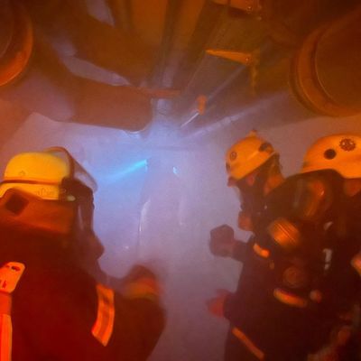 FW-AR: Gemeinsame Übung von Feuerwehr und THW stärkt Zusammenarbeit
