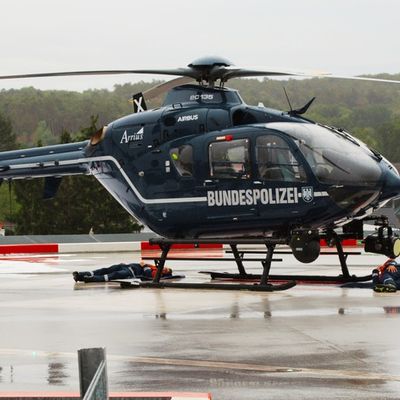 FW Mechernich: Hubschrauberunfall auf dem Krankenhauslandeplatz - Feuerwehr übt den Ernstfall