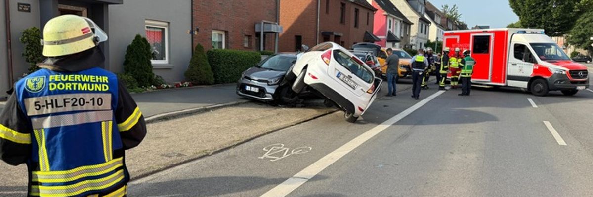 FW-DO: PKW fährt auf parkendes Fahrzeug auf
