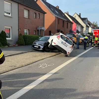 FW-DO: PKW fährt auf parkendes Fahrzeug auf