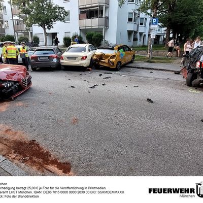 FW-M: Mehrere Verletzte nach Verkehrsunfall (Neuperlach)