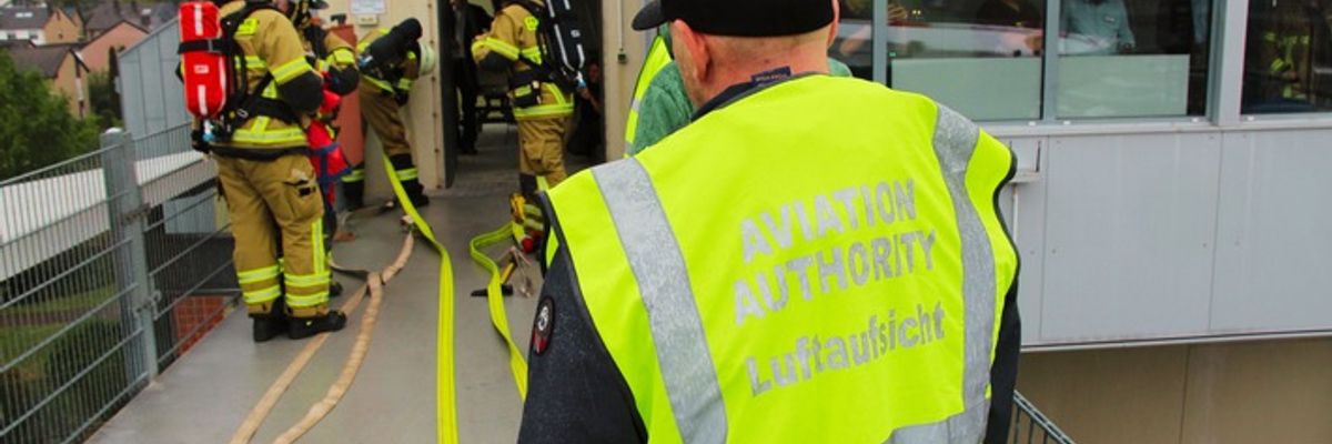 FW Mechernich: Hubschrauberunfall auf dem Krankenhauslandeplatz - Feuerwehr übt den Ernstfall