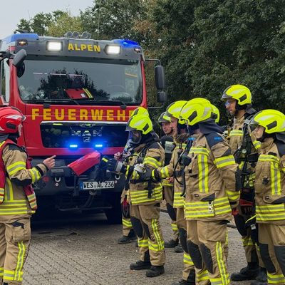 FW Alpen: Bürgermeister besucht Übungsdienst in Veen