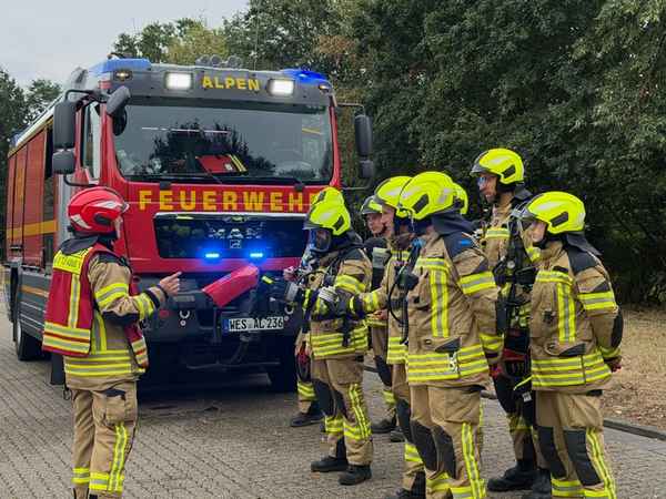 FW Alpen: Bürgermeister besucht Übungsdienst in Veen