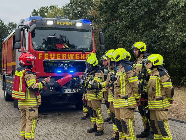 FW Alpen: Bürgermeister besucht Übungsdienst in Veen