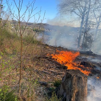 FW Overath: Waldbrand Ortsteil Brombach im Stadtgebiet Overath
