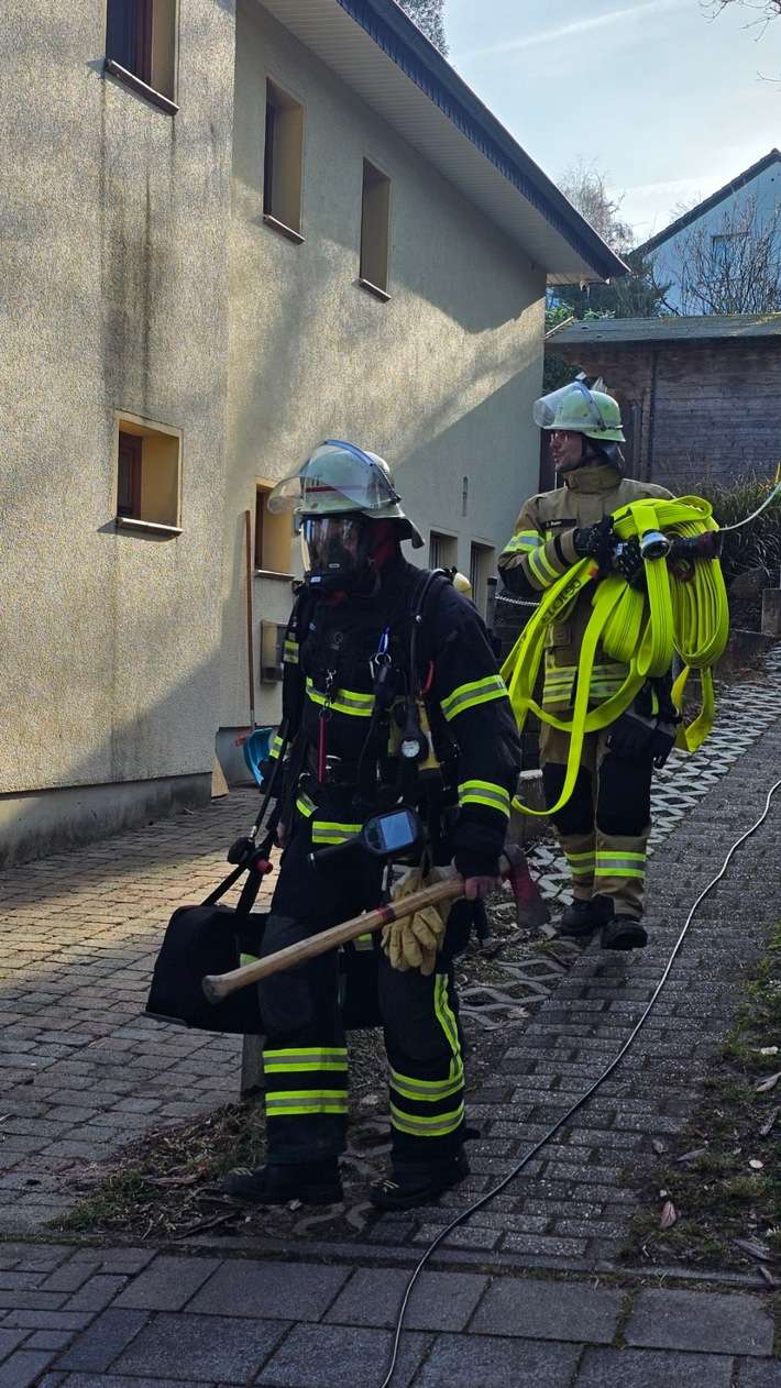 FW Königswinter: Feuer in Küche schnell gelöscht