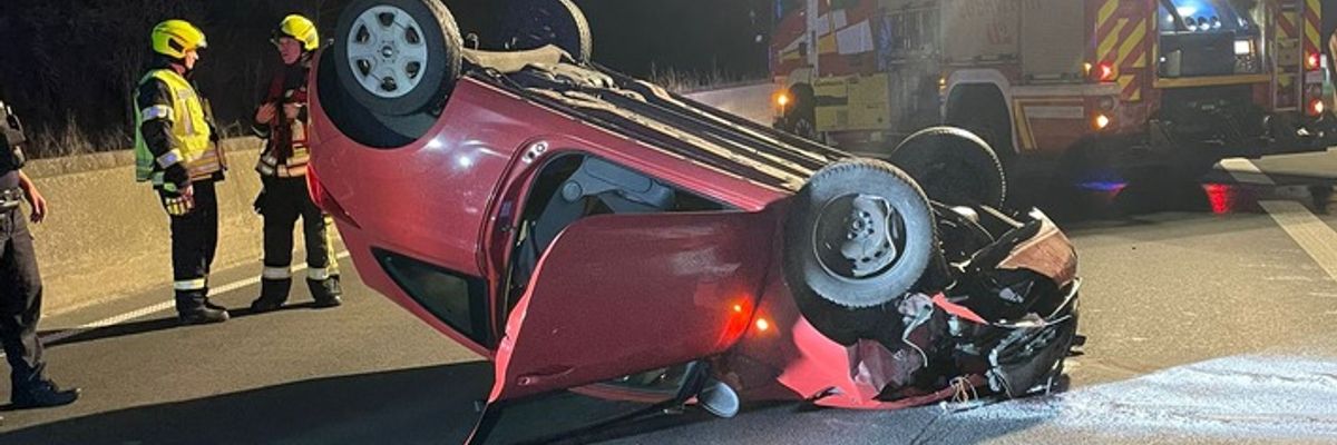 FW Bergheim: Verkehrsunfall auf der Autobahn 61 bei Bergheim Eine Person durch Feuerwehr aus PKW befreit
