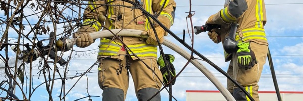 FW Weinheim: Böschungsbrand an Bahnstrecke und Türöffnung beschäftigen Freiwillige Feuerwehr Weinheim