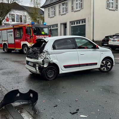FW Wenden: Verkehrsunfall mit patientenorientierter Rettung in Wenden