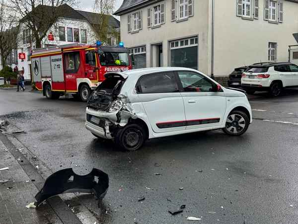 FW Wenden: Verkehrsunfall mit patientenorientierter Rettung in Wenden