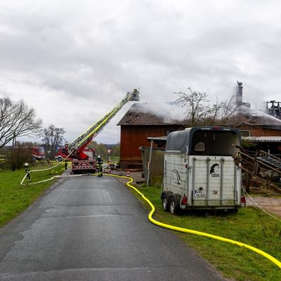 FW Porta Westfalica: 25.03.2026 - Dachstuhlbrand in Eisbergen / Bäckerei betroffen