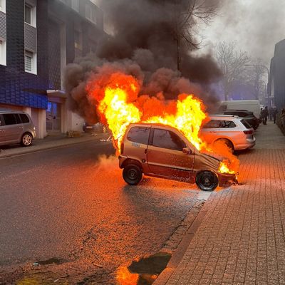 FW-RS: PKW-Brand in der Lohengrinstraße