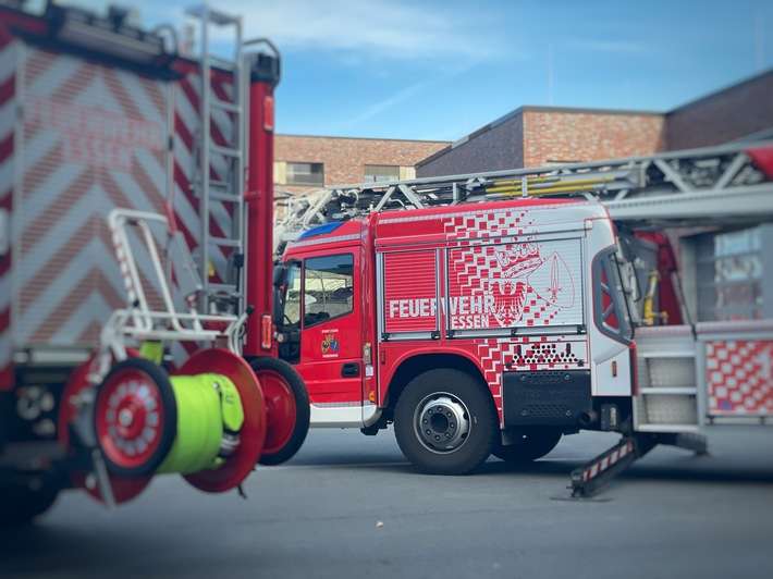 FW-E: Kellerbrand in Mehrfamilienhaus - Feuerwehr verhindert Brandausbreitung