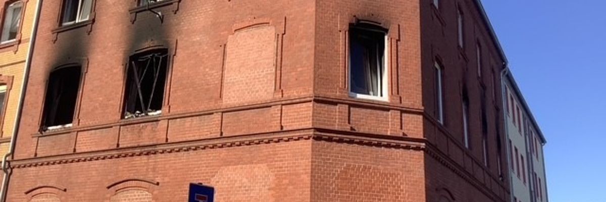 FW-GE: Brand in Mehrfamilienhaus an der Almastraße