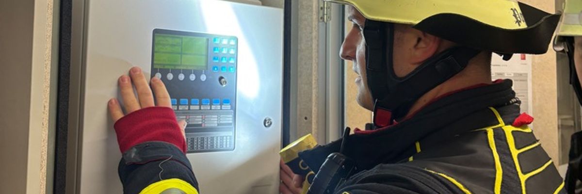 FW-M: Brandmeldeanlage alarmiert sich selbst (Maxvorstadt)