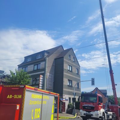 FW-BO: Glutnester an der Hattinger Straße - Feuerwehr Wuppertal unterstützt mit Spezialgerät