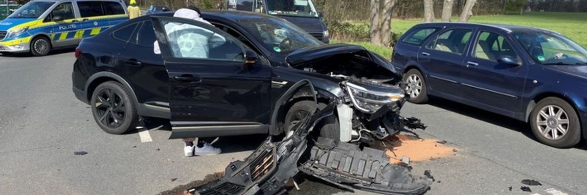 FW Ratingen: Verkehrsunfall mit fünf Verletzten
