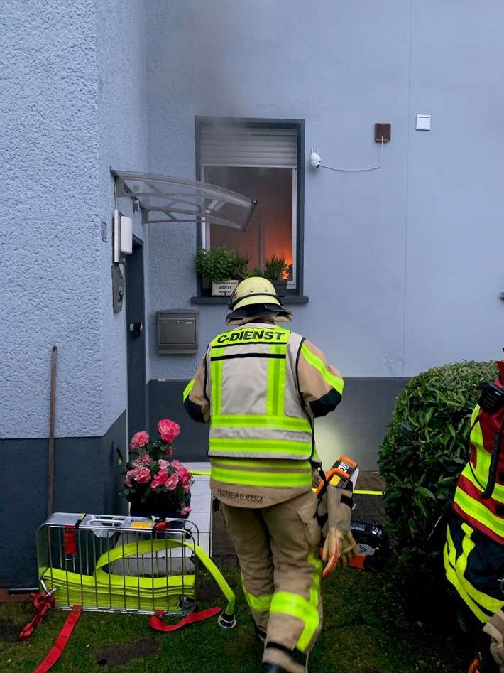 FW-GLA: Brennende Spülmaschine auf der Strickholtstraße - Feuerwehr verhindert Schlimmeres