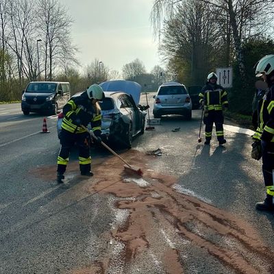 FW-EN: Zwei Einsätze in kurzer Folge - Verkehrsunfall und Landung eines Rettungshubschraubers