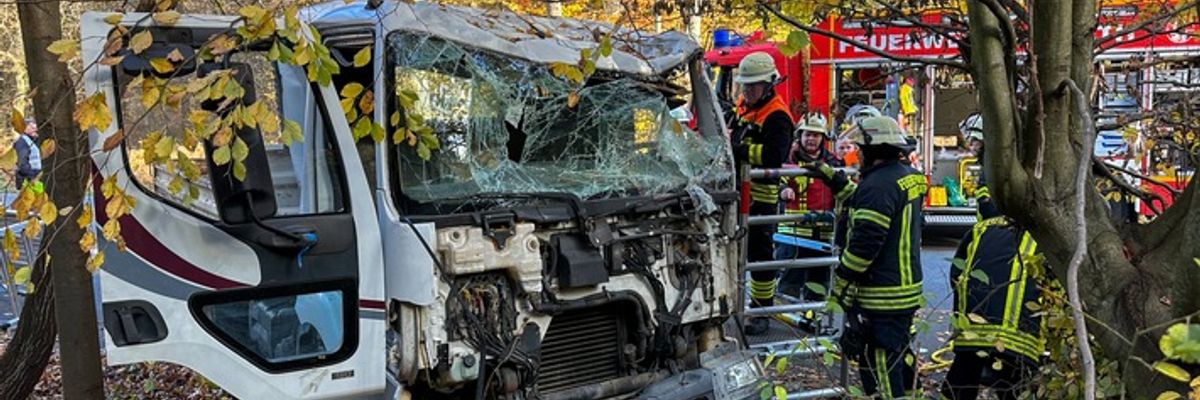 FW Rösrath: Jahresabschlussübung "Eiserner Retter" der Feuerwehr Rösrath