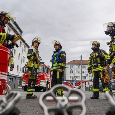 FW-BO: Dachstuhlbrand auf der Hermannshöhe - Besatzung eines Notarzteinsatzfahrzeuges entdeckt Brand