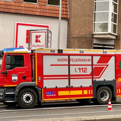 FW-MK: Brand im Außenbereich sorgt für Verrauchung im Waldstadtzentrum