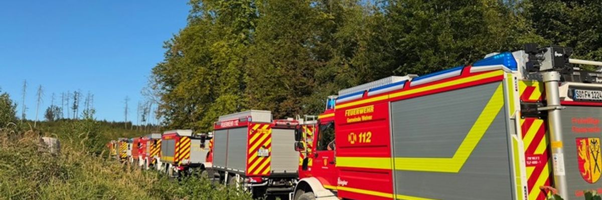 FW Kreis Soest: Waldbrand am Möhnesee aktuell unter Kontrolle / 58.000qm Wald betroffen.