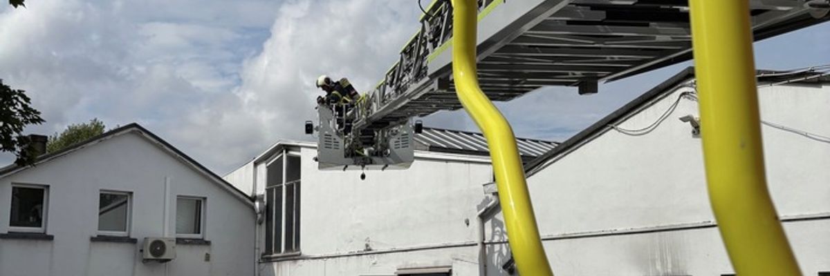 FW-W: Feuer in Werkzeugfabrik gelöscht