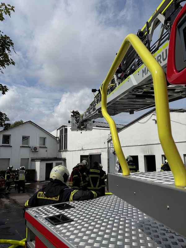 FW-W: Feuer in Werkzeugfabrik gelöscht