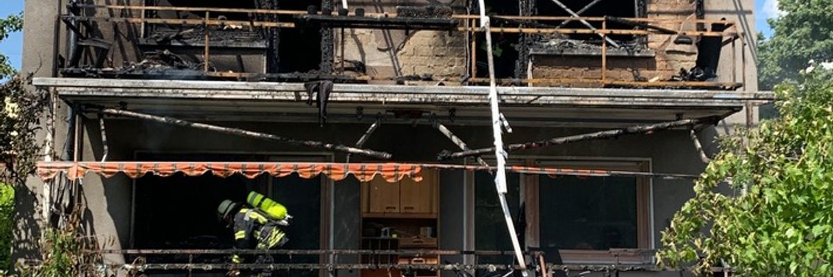 FW Ludwigshafen: Gebäudebrand in Ludwigshafen-Oggersheim