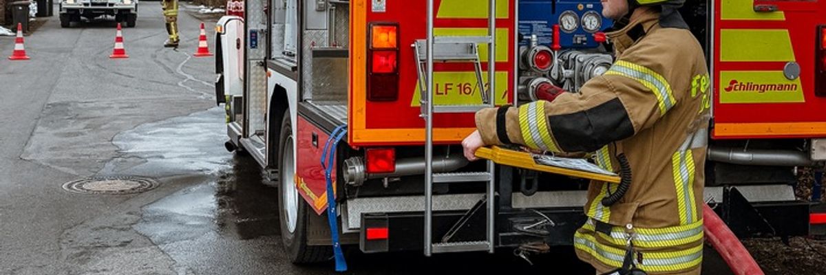 FW-DT: Dachstuhlbrand in der Hardenbergstraße
