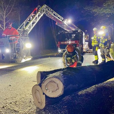 FW Hünxe: Sturmtief fordert die Feuerwehr Hünxe - elf Einsätze im Gemeindegebiet