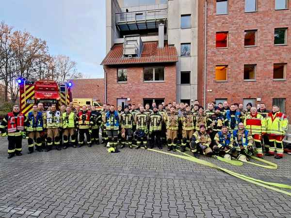 FW Hünxe: Feuerwehren aus Hamminkeln, Hünxe und Voerde trainieren gemeinsam in Münster