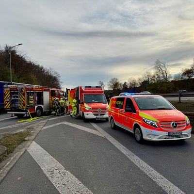 FW Hünxe: Pkw überschlägt sich auf der BAB 3