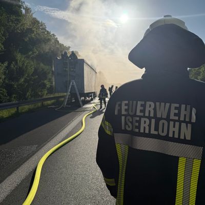FW-MK: Lkw-Brand auf der Autobahn