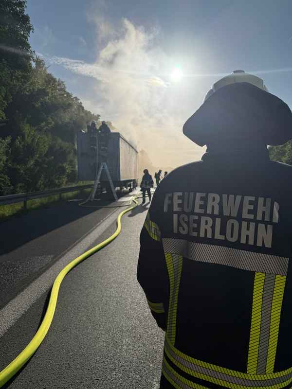 FW-MK: Lkw-Brand auf der Autobahn