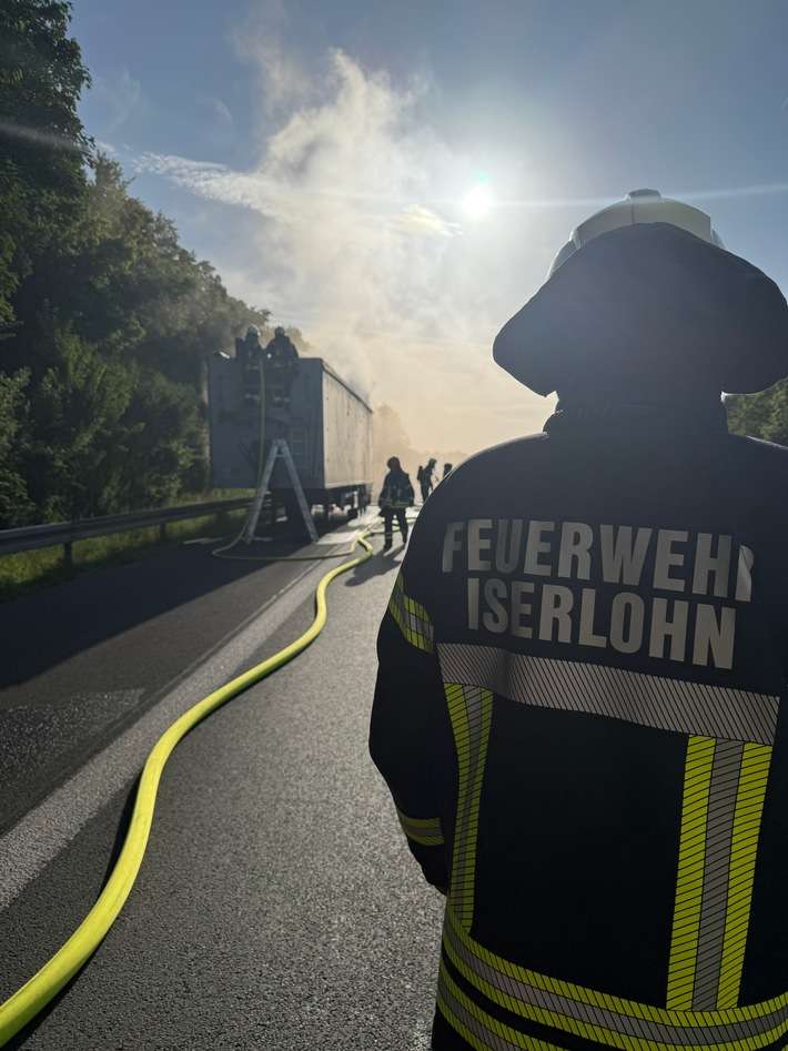 FW-MK: Lkw-Brand auf der Autobahn