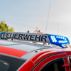 FW-BN: Verpuffung in PKW mit zwei verletzten Personen