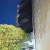 FW Celle: Balkon eines achtgeschossigen Wohngebäudes in Vollbrand - Mehrere Wohnungen verraucht!