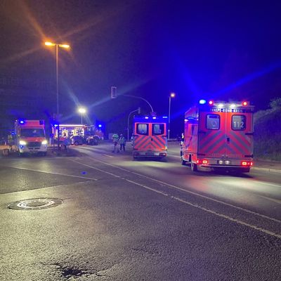FW-EN: Schwerer Verkehrsunfall mit vier Verletzten in Hattingen
