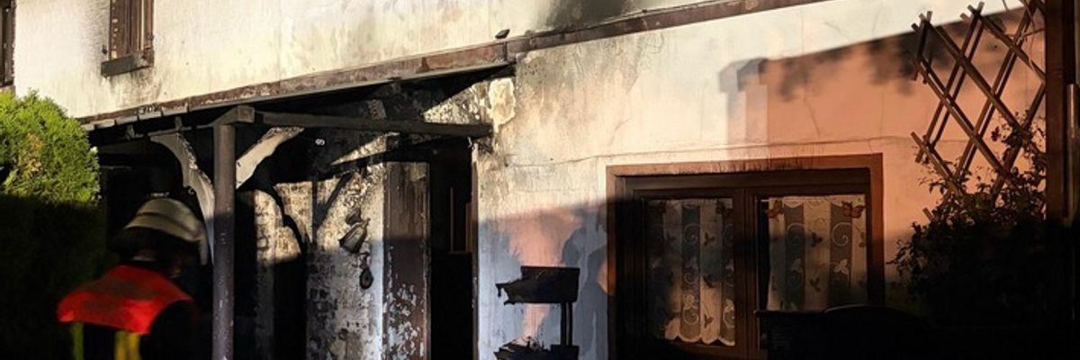 FW Rösrath: Brand an Wohngebäude in Forsbach