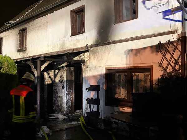 FW Rösrath: Brand an Wohngebäude in Forsbach