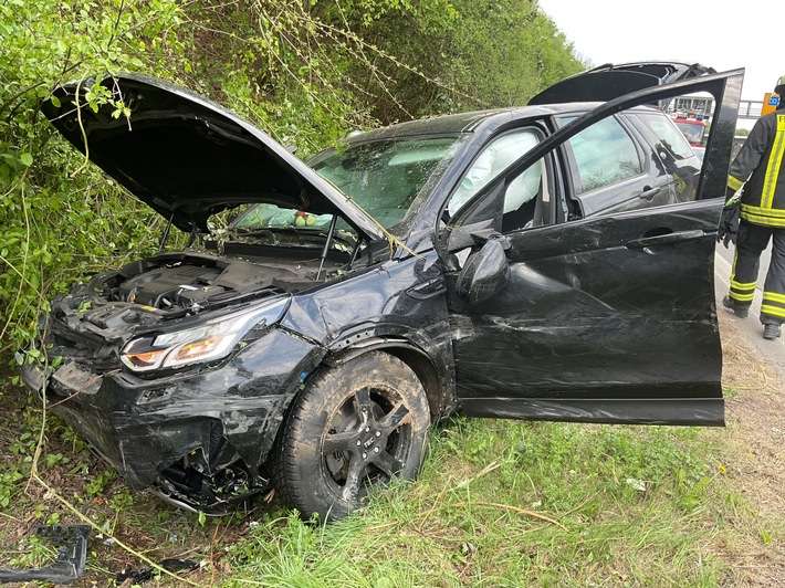 FW-DO: Ein Verkehrsunfall und eine ausgelöste Brandmeldeanlage im Tunnel Wambel sorgen für Stau auf der B236